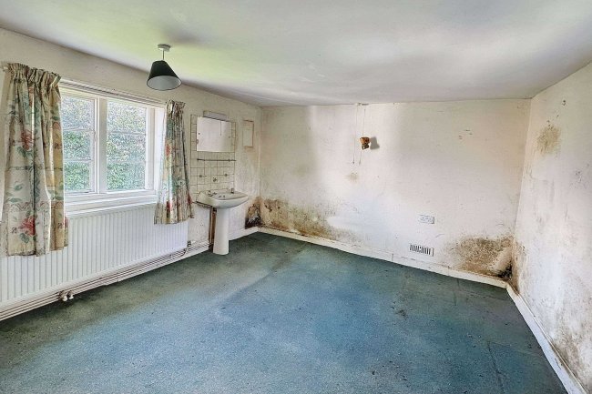 21 Long Acre, Bingham, Nottinghamshire, NG13 8AF 5