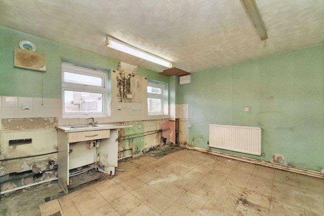 29 Brampton Gardens, Eynesbury, St Neots, Cambridgeshire, PE19 2DU 6