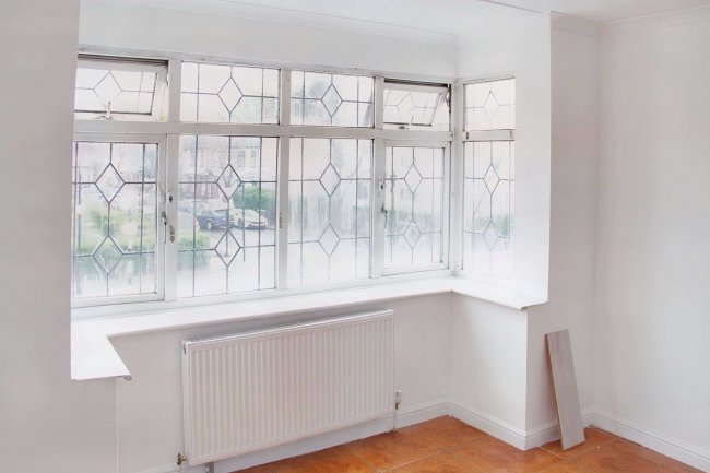 Flat 2, 206 High Street South, East Ham, London, E6 3RR 5