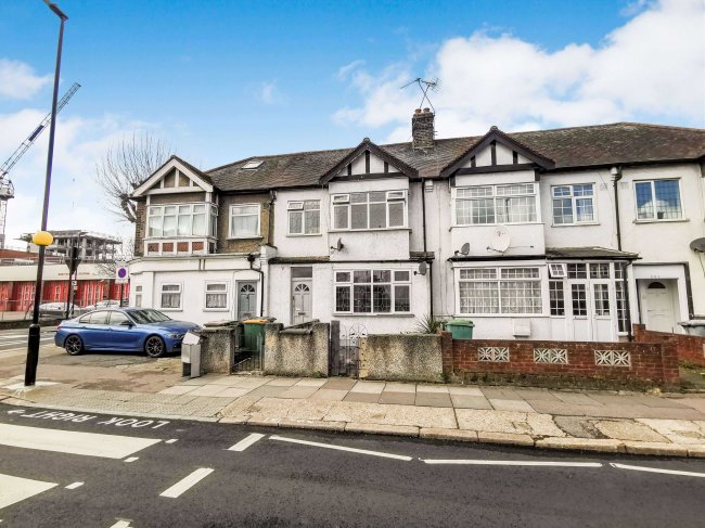 Flat 2, 206 High Street South, East Ham, London, E6 3RR 5