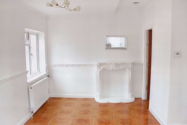 Flat 2, 206 High Street South, East Ham, London, E6 3RR 5