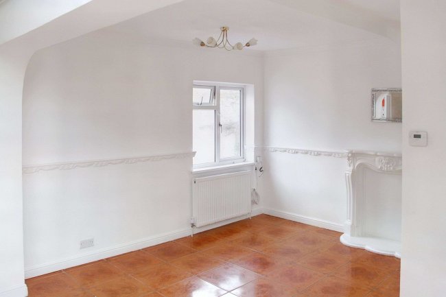 Flat 2, 206 High Street South, East Ham, London, E6 3RR 5