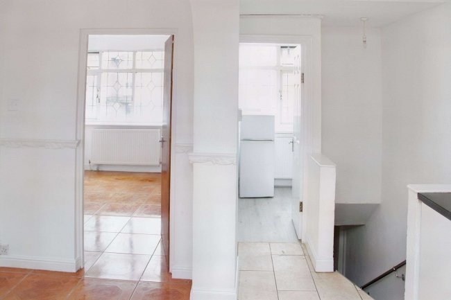 Flat 2, 206 High Street South, East Ham, London, E6 3RR 5