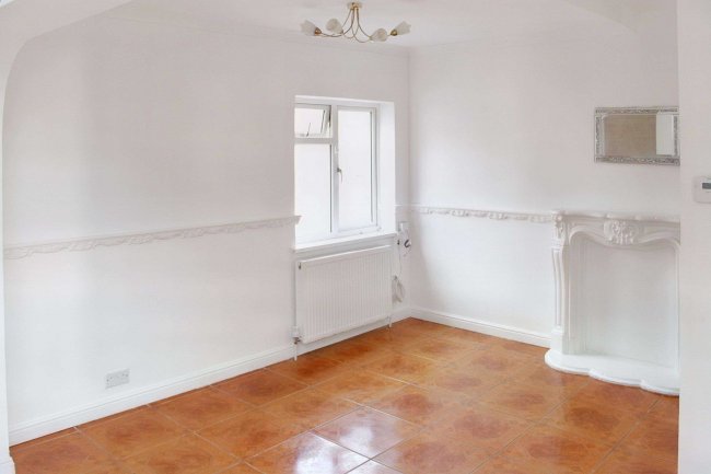 Flat 2, 206 High Street South, East Ham, London, E6 3RR 5