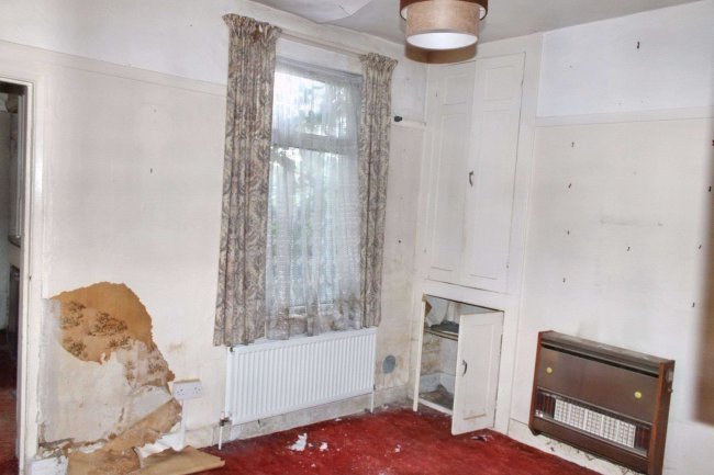 303 High Street, Gillingham, Kent, ME8 8DS 7