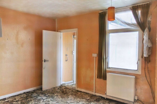 303 High Street, Gillingham, Kent, ME8 8DS 7