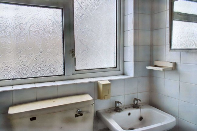 303 High Street, Gillingham, Kent, ME8 8DS 7