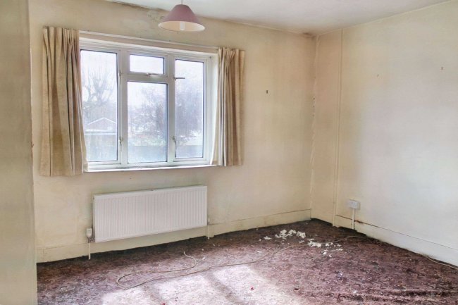 303 High Street, Gillingham, Kent, ME8 8DS 7