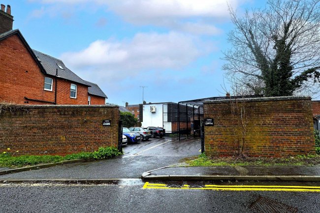 79/81 High Street, Godalming, GU7 1AW 8