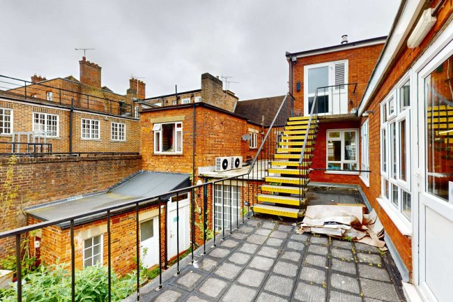 79/81 High Street, Godalming, GU7 1AW 8