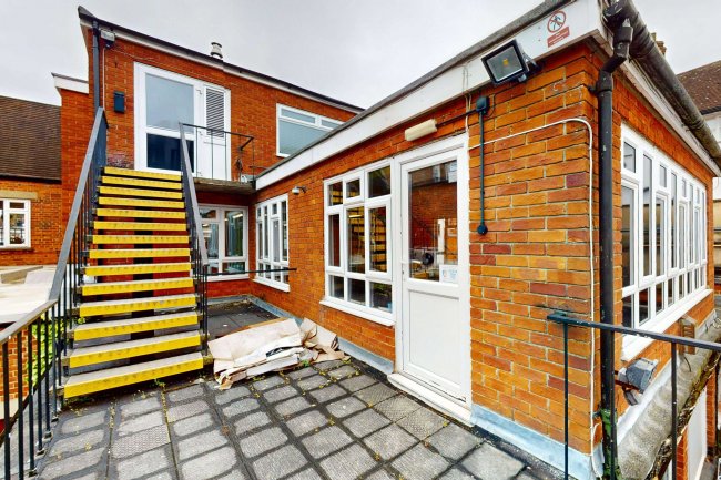 79/81 High Street, Godalming, GU7 1AW 8