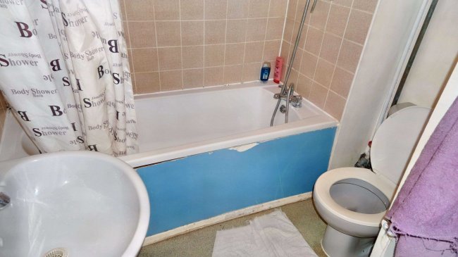 30 Pickwick Close, Hounslow, Middlesex, TW4 5ED 1