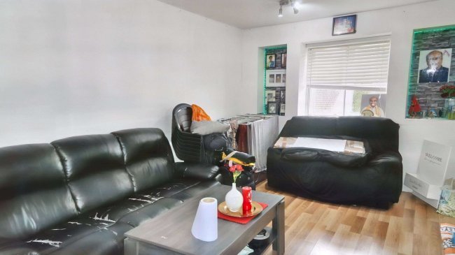 30 Pickwick Close, Hounslow, Middlesex, TW4 5ED 1