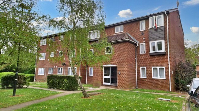 30 Pickwick Close, Hounslow, Middlesex, TW4 5ED 1