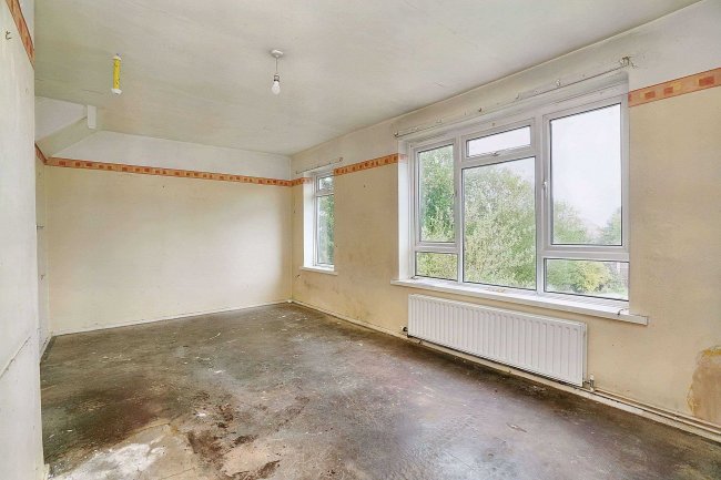 92 Beauvale Drive, Ilkeston, Derbyshire, DE7 8SJ 9