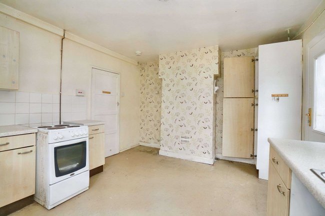 92 Beauvale Drive, Ilkeston, Derbyshire, DE7 8SJ 9