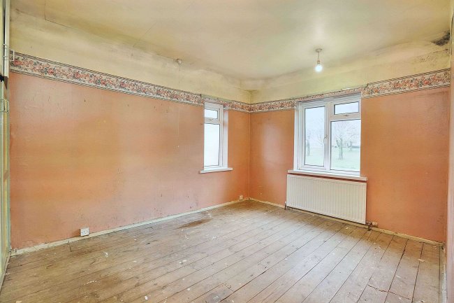 92 Beauvale Drive, Ilkeston, Derbyshire, DE7 8SJ 9