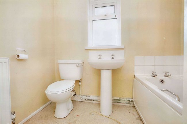 92 Beauvale Drive, Ilkeston, Derbyshire, DE7 8SJ 9