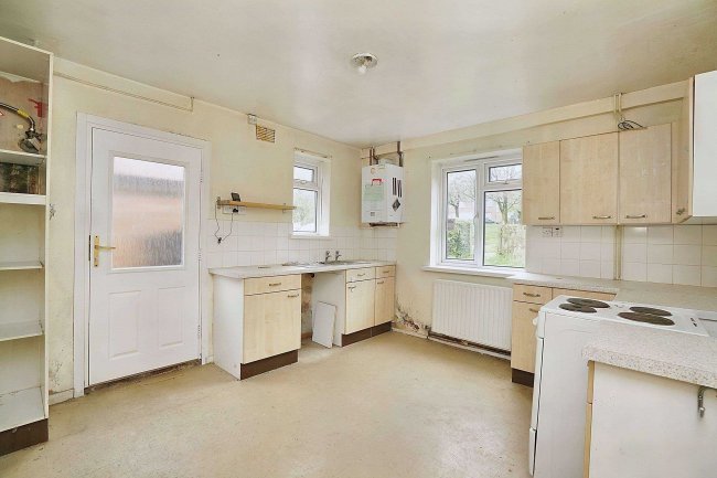 92 Beauvale Drive, Ilkeston, Derbyshire, DE7 8SJ 9