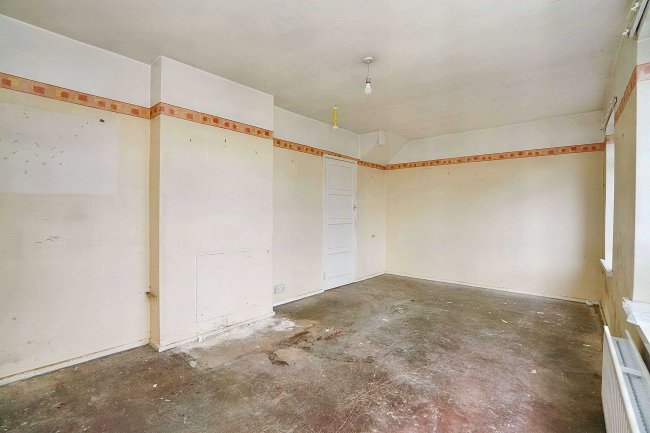 92 Beauvale Drive, Ilkeston, Derbyshire, DE7 8SJ 9