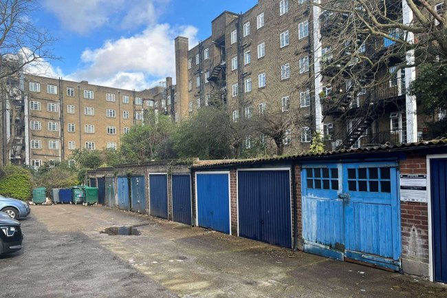 Endsleigh Mansions, Leigham Avenue, Streatham, London, SW16 2DP 4