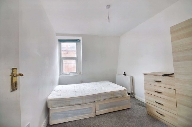 7 Fordham Street, Aldgate, London, E1 1HS 6