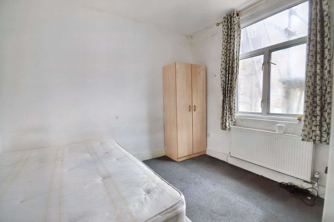 7 Fordham Street, Aldgate, London, E1 1HS 6