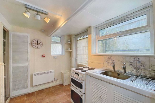 11 Queens Terrace, Exeter, EX4 4HR 10