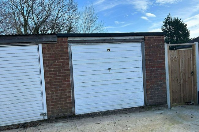 Garage on Barncroft Road, Loughton, Essex, IG10 3EY 6
