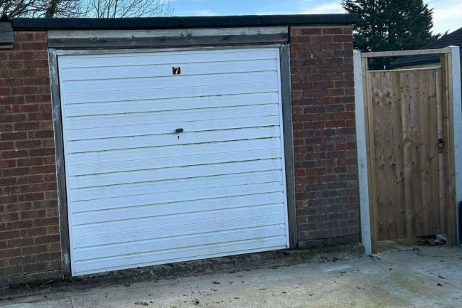 Garage on Barncroft Road, Loughton, Essex, IG10 3EY 6