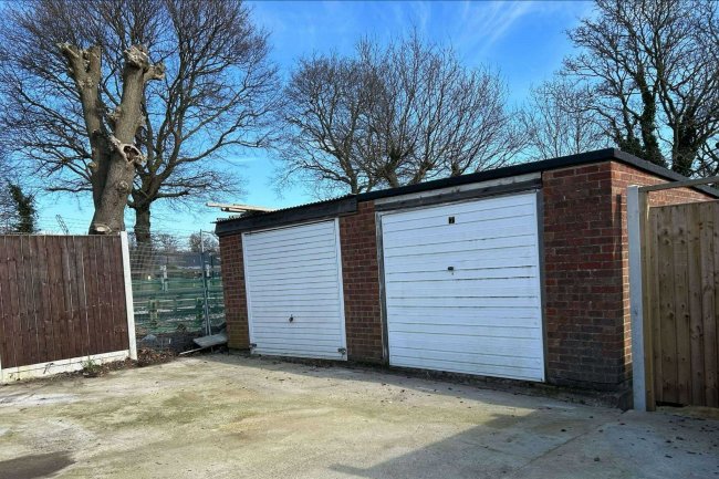 Garage on Barncroft Road, Loughton, Essex, IG10 3EY 6