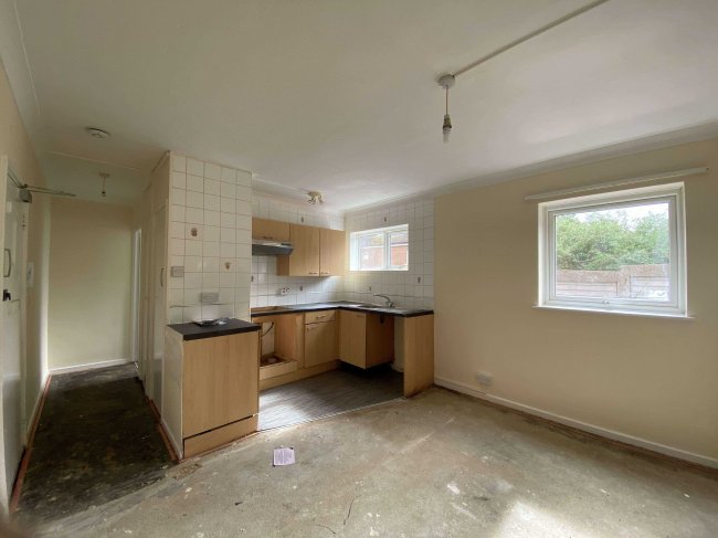 Apartments 2 3 6 10 & 11 Lewes House, 6 Lewes Road, Eastbourne, East Sussex, BN21 2BZ 8