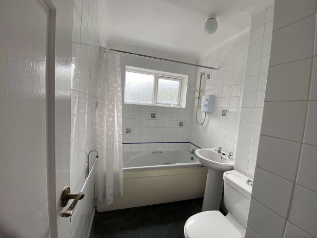 Apartments 2 3 6 10 & 11 Lewes House, 6 Lewes Road, Eastbourne, East Sussex, BN21 2BZ 8