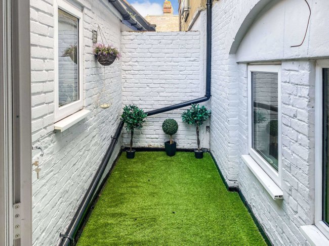 52A St Leonards Avenue, Windsor, Berkshire SL4 1HX 3