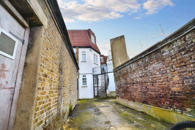 Flat 3, 2A Wendover Road, London, NW10 4RT 5