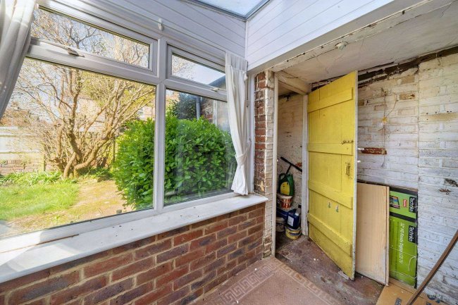 1 Sheen Road, Eastbourne, East Sussex, BN22 8DR 8