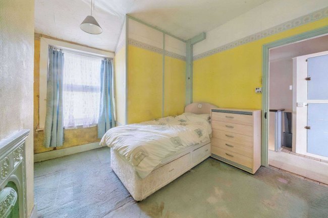 1 Sheen Road, Eastbourne, East Sussex, BN22 8DR 8