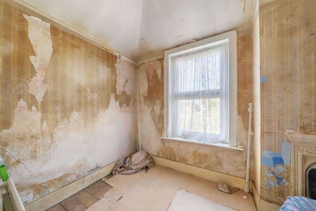 1 Sheen Road, Eastbourne, East Sussex, BN22 8DR 8