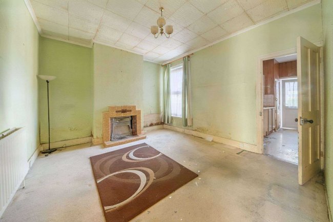 1 Sheen Road, Eastbourne, East Sussex, BN22 8DR 8