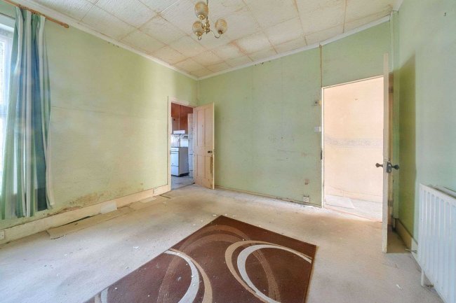 1 Sheen Road, Eastbourne, East Sussex, BN22 8DR 8