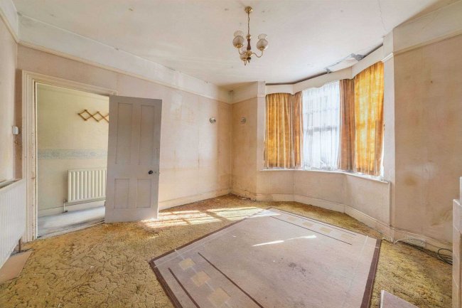 1 Sheen Road, Eastbourne, East Sussex, BN22 8DR 8