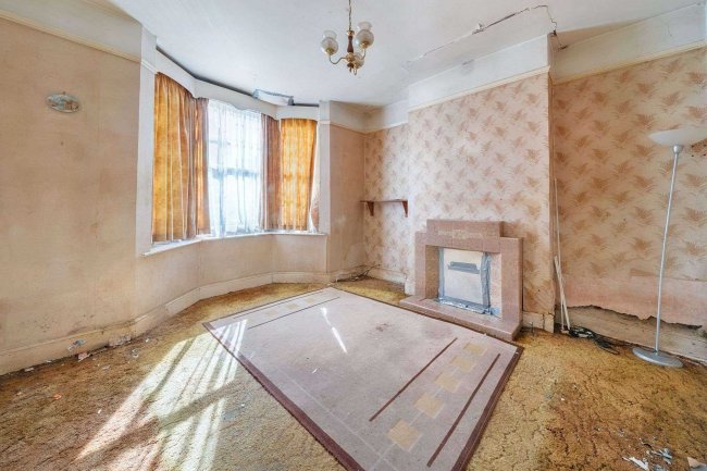 1 Sheen Road, Eastbourne, East Sussex, BN22 8DR 8