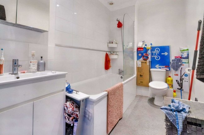 21C High Road, Stamford Hill, N15 6ND 1