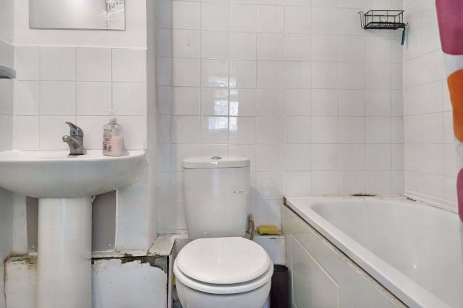 24 Ballinger Point, Bromley High Street, Bow, London, E3 3EH 5