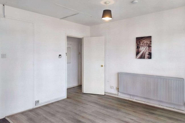 24 Ballinger Point, Bromley High Street, Bow, London, E3 3EH 5