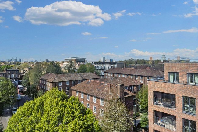 24 Ballinger Point, Bromley High Street, Bow, London, E3 3EH 5