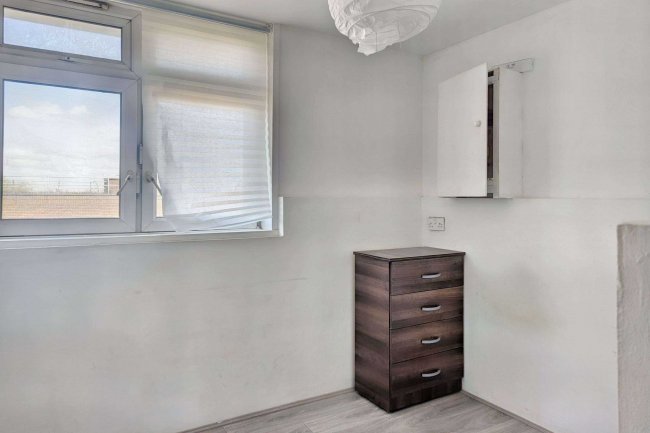 24 Ballinger Point, Bromley High Street, Bow, London, E3 3EH 5