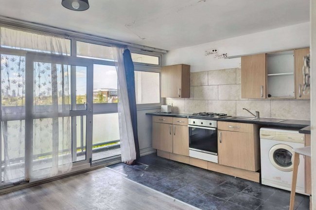 24 Ballinger Point, Bromley High Street, Bow, London, E3 3EH 5