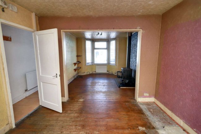 131 Whippendell Road, Watford, Hertfordshire, WD18 7NH 1