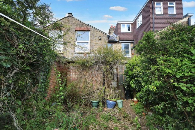 131 Whippendell Road, Watford, Hertfordshire, WD18 7NH 1